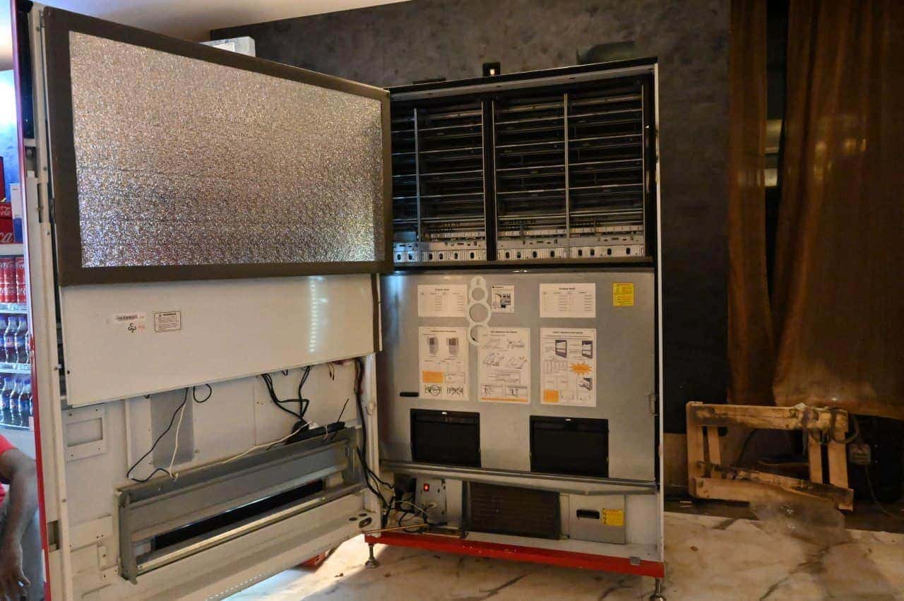 Operator-friendly Phoenix vending machine maintenance and service